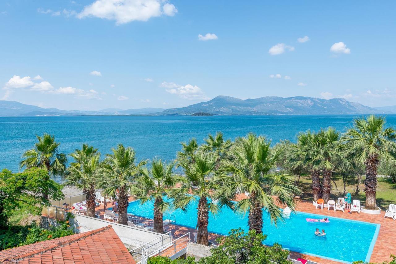 Hotel Sissy Kamena Vourla Bagian luar foto