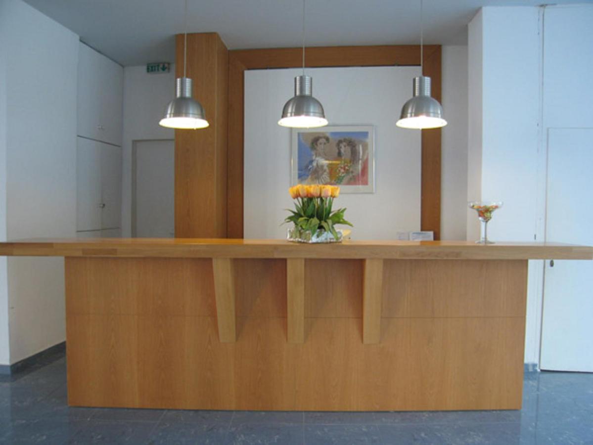 Hotel Sissy Kamena Vourla Bagian luar foto