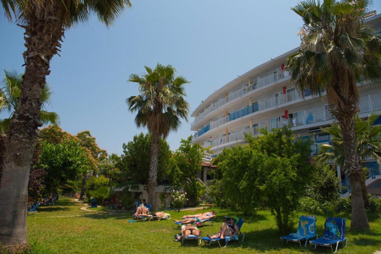 Hotel Sissy Kamena Vourla Bagian luar foto