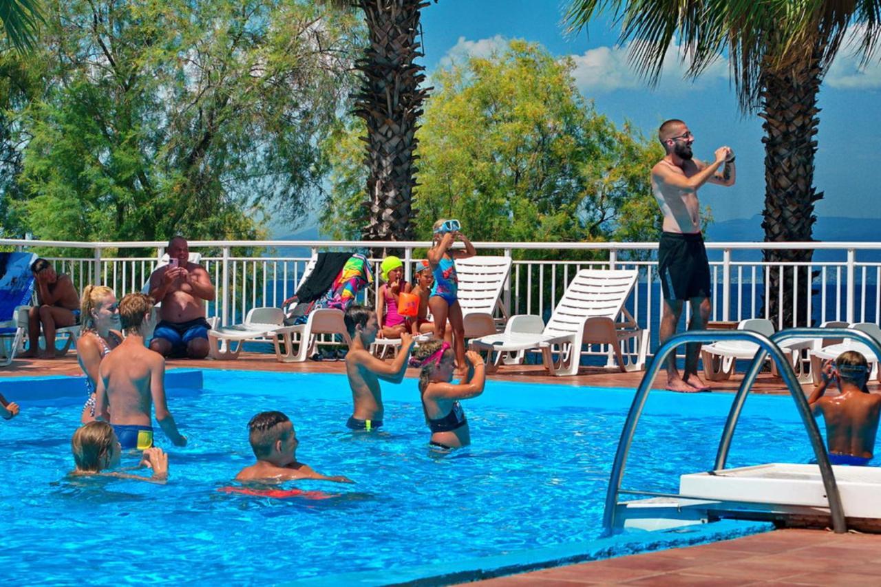 Hotel Sissy Kamena Vourla Bagian luar foto