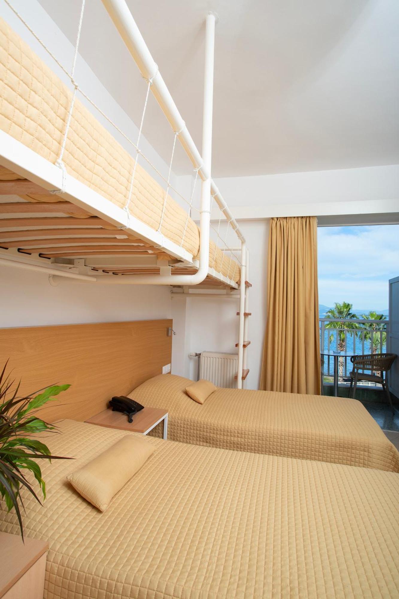 Hotel Sissy Kamena Vourla Bagian luar foto