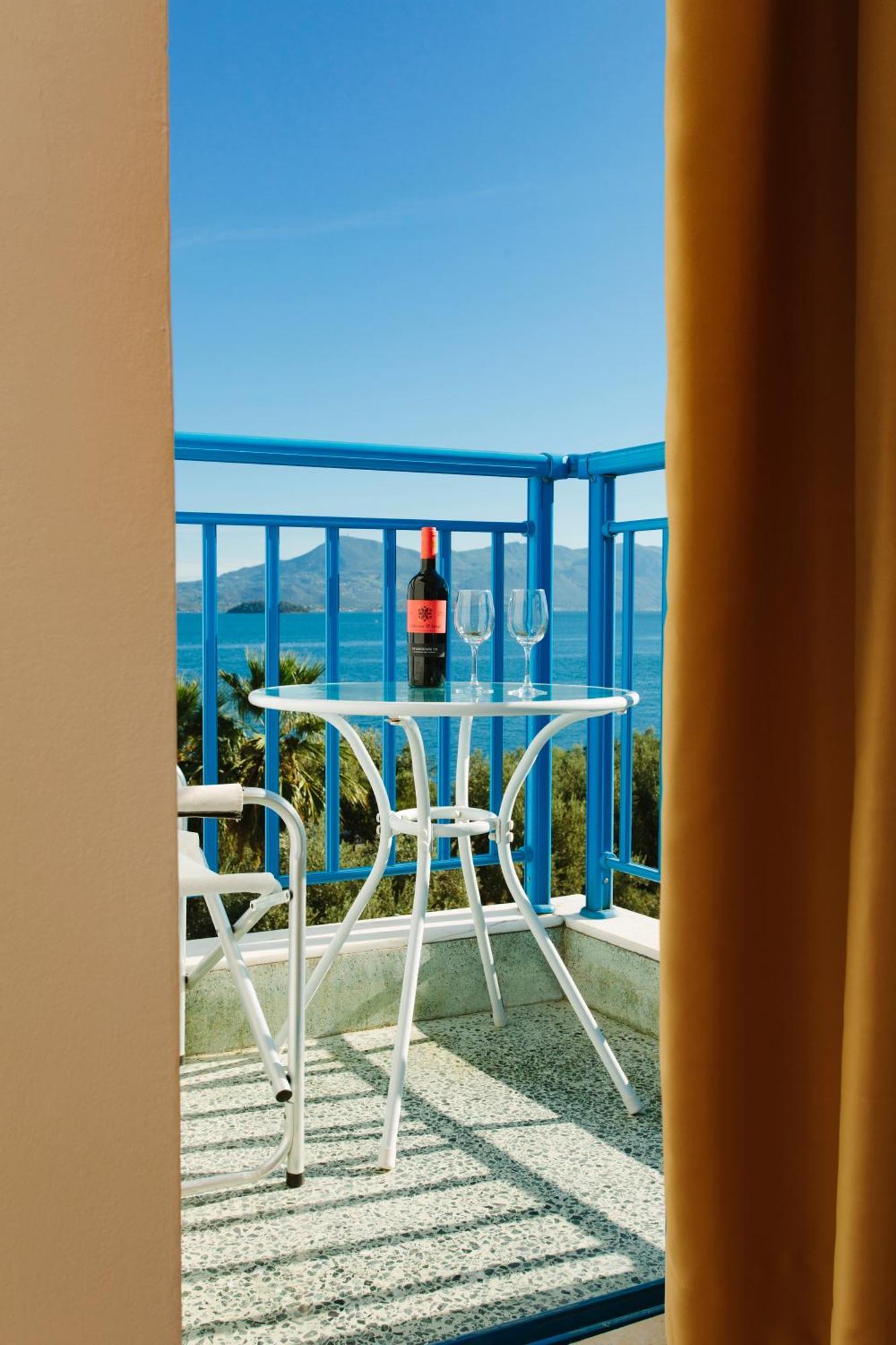 Hotel Sissy Kamena Vourla Bagian luar foto