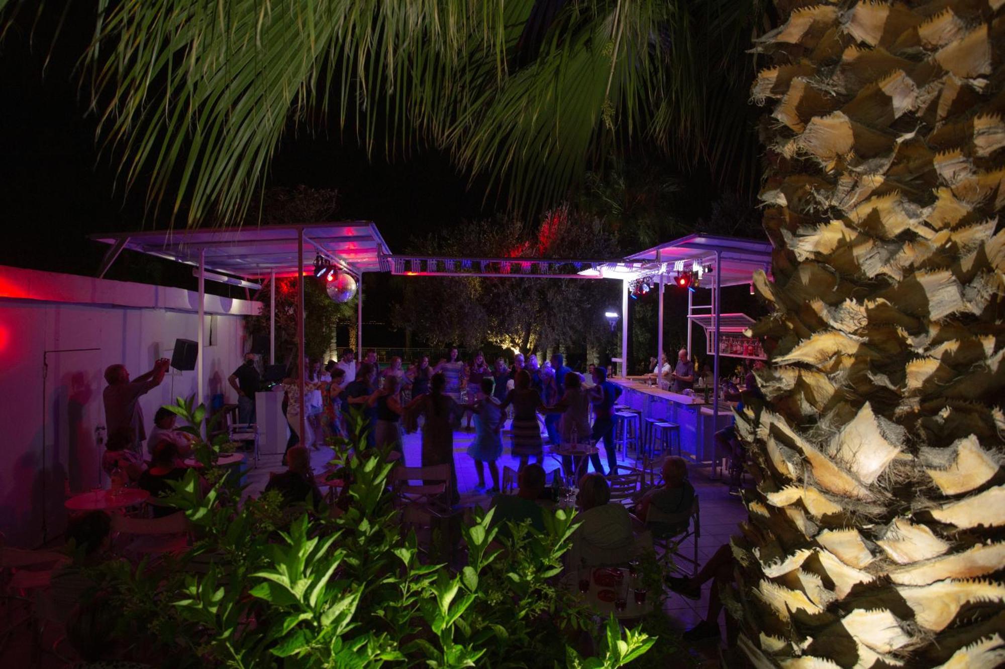Hotel Sissy Kamena Vourla Bagian luar foto