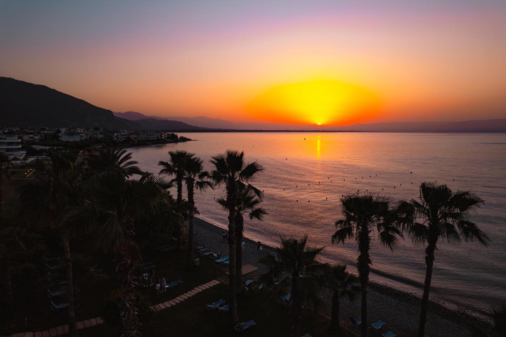 Hotel Sissy Kamena Vourla Bagian luar foto