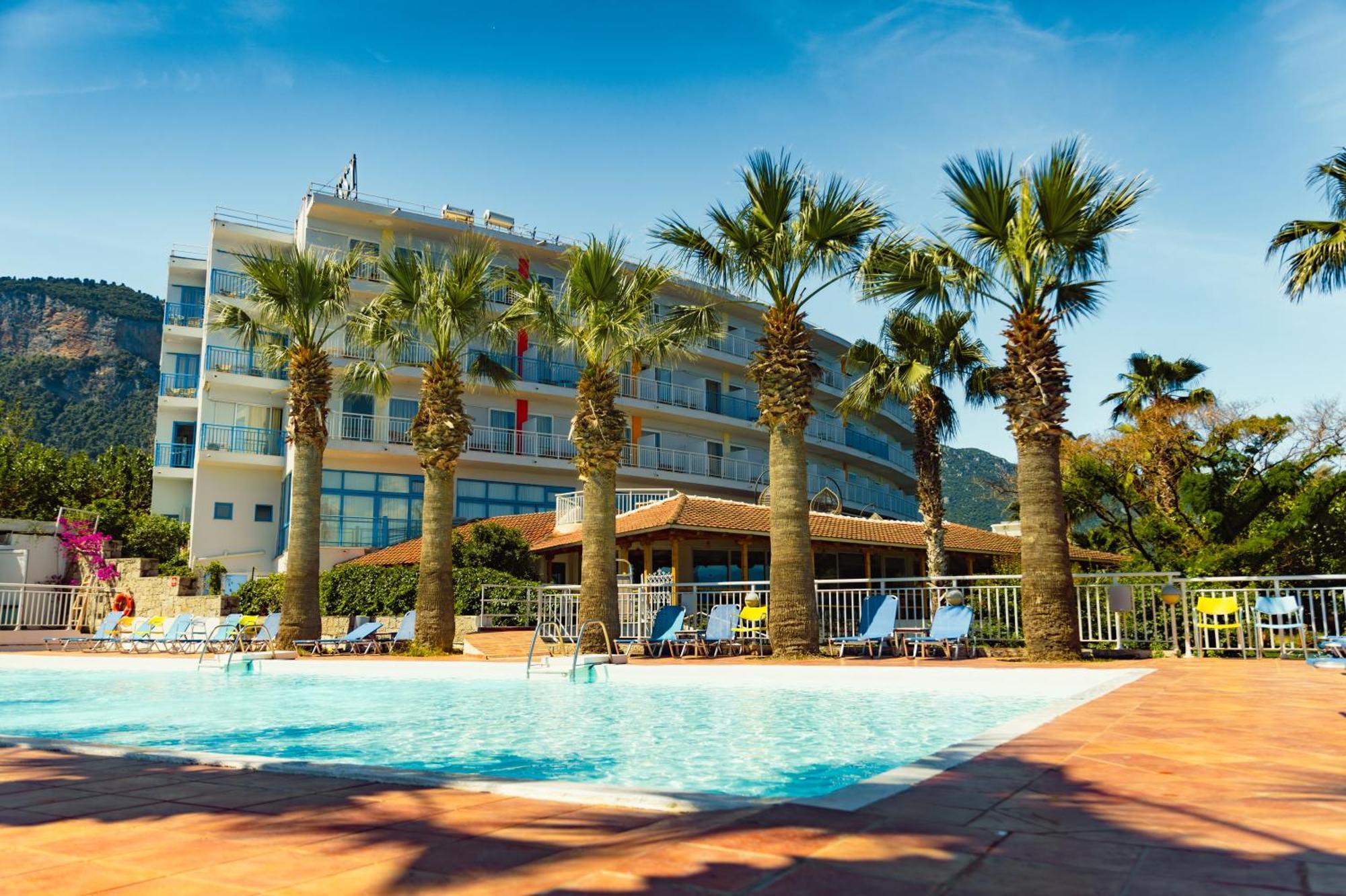 Hotel Sissy Kamena Vourla Bagian luar foto
