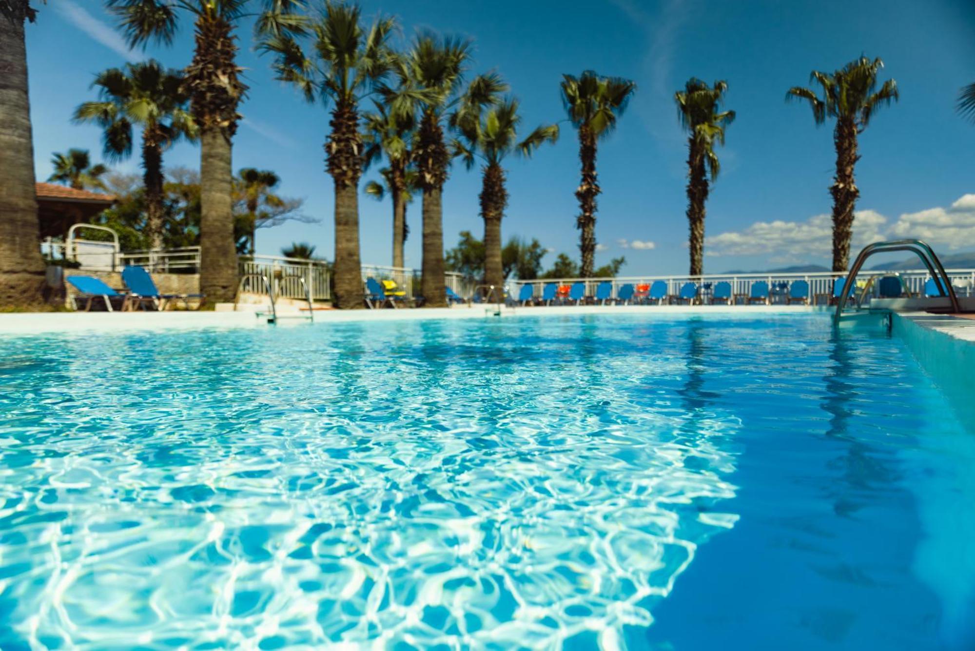 Hotel Sissy Kamena Vourla Bagian luar foto