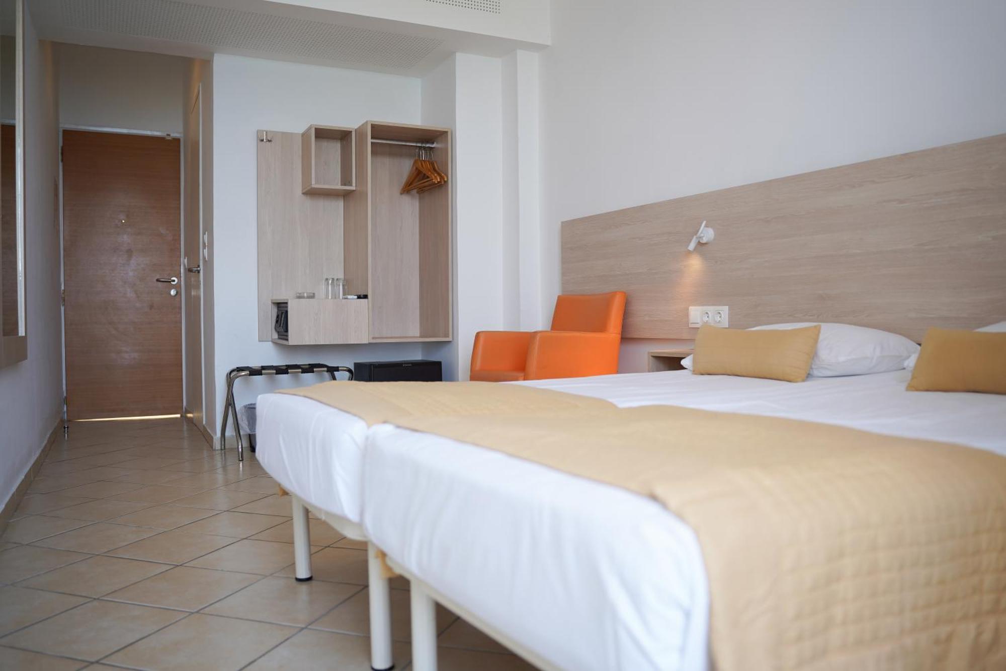 Hotel Sissy Kamena Vourla Bagian luar foto