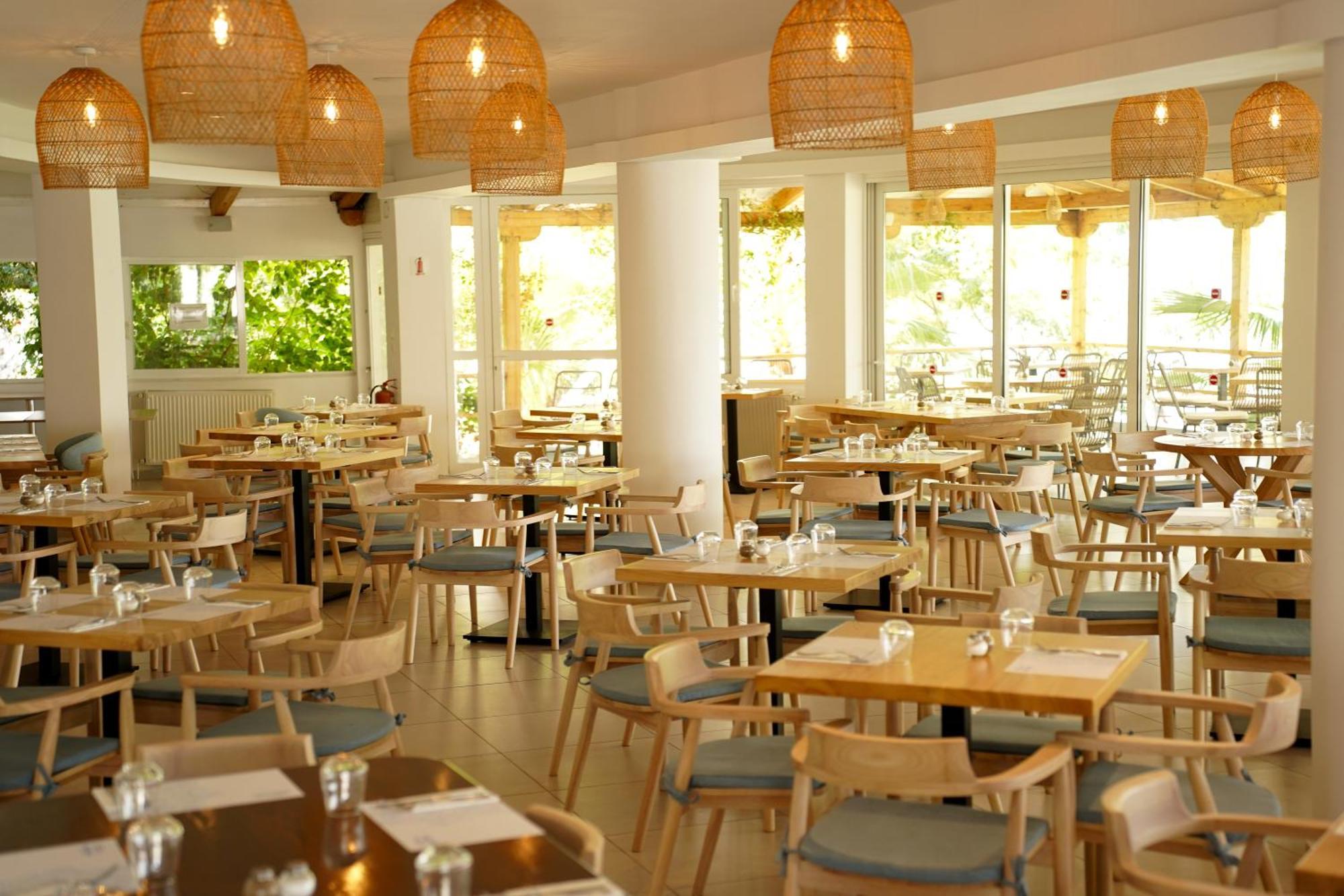 Hotel Sissy Kamena Vourla Bagian luar foto